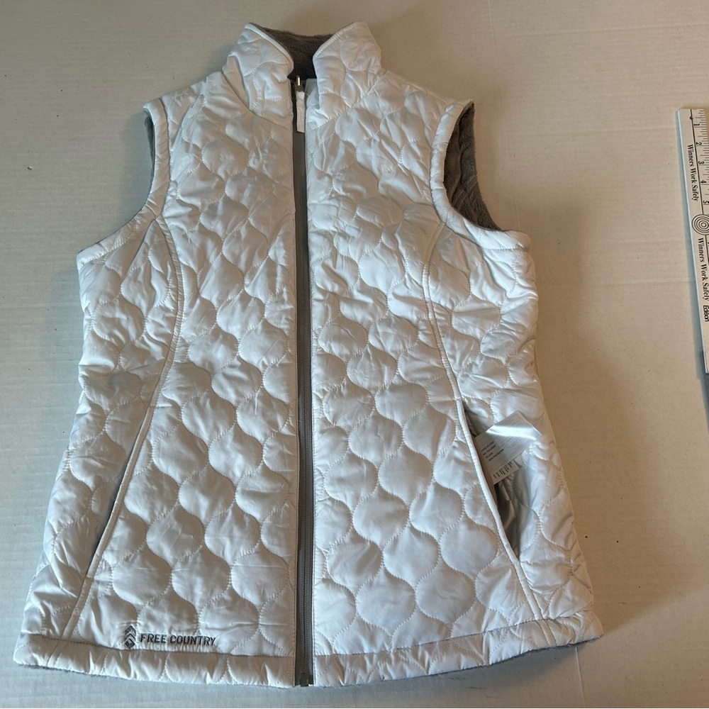 Free Country Women’s reversible vest, size Small, white/light gray